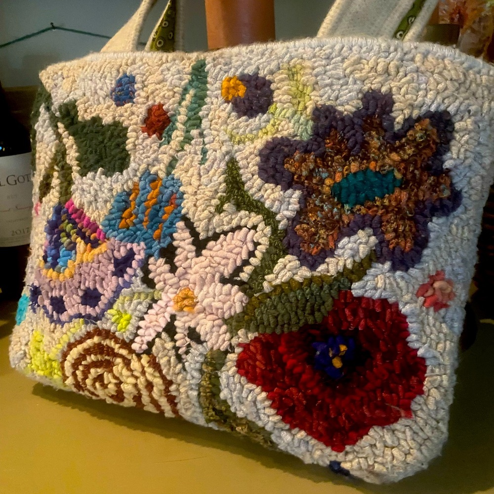 Beautiful textured bag with vibrant interior. Please see photos. Thank you!